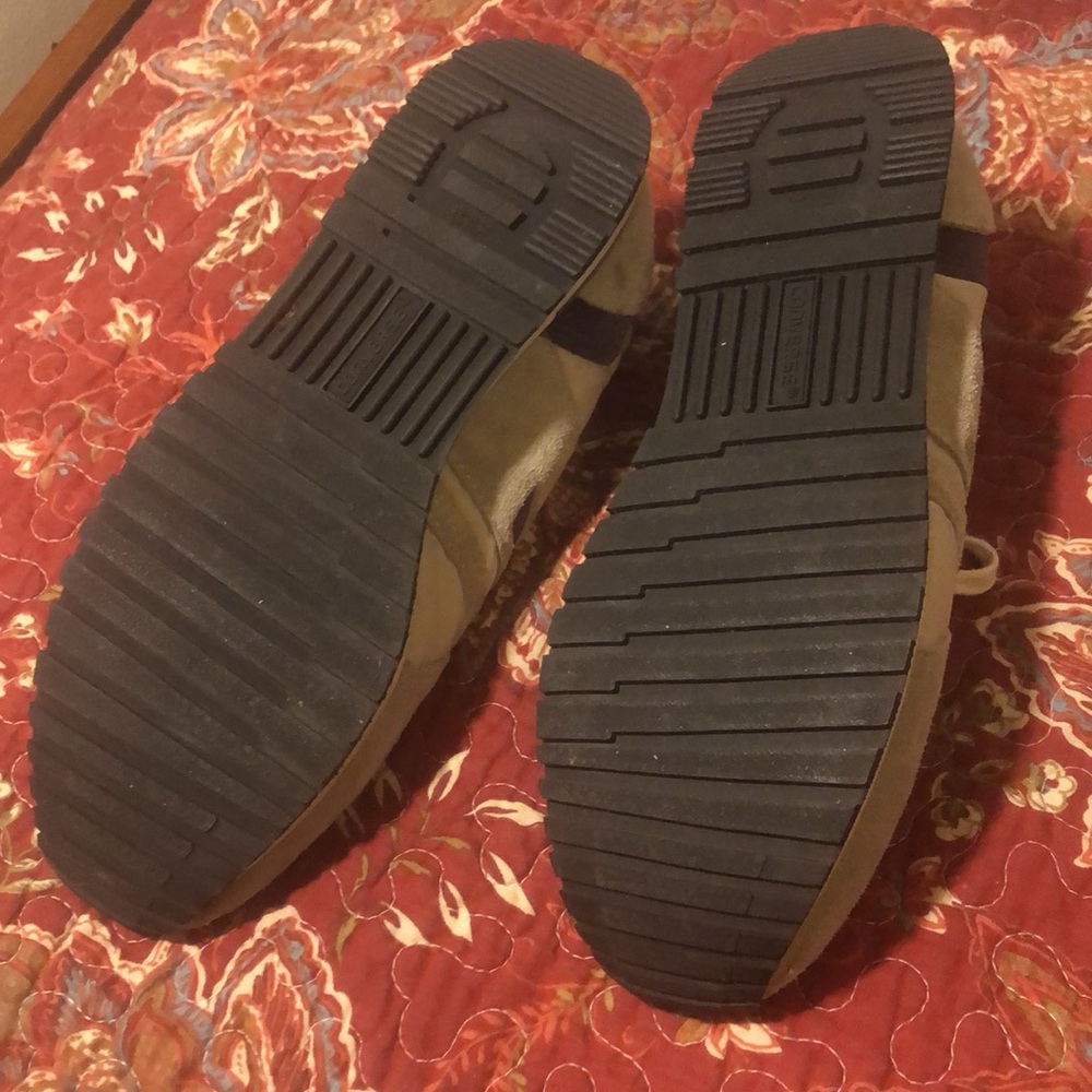 Never worn 1970’s vintage Converse running shoes. - Picture 13 of 16